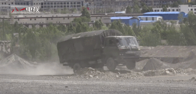 兵士たちの「運(yùn)転テスト」の様子公開！これを見て「車の運(yùn)転できます」と言える？