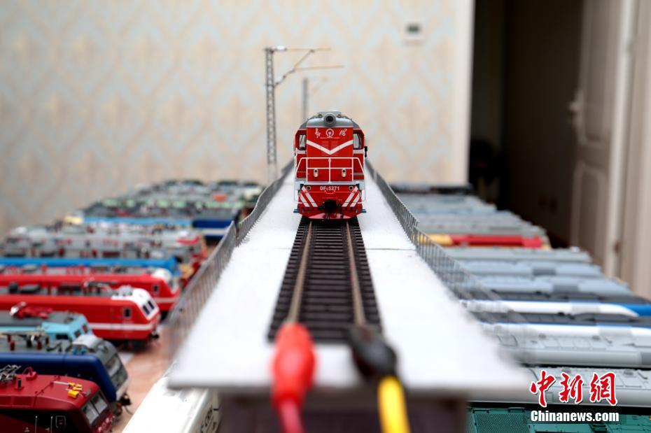 まるで「列車模型の博物館」！西安の鉄道ファンで高速鉄道運転士の自宅