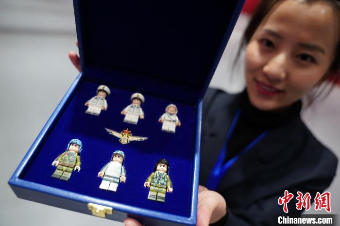 中國初の國産空母「山東」関連グッズが発表