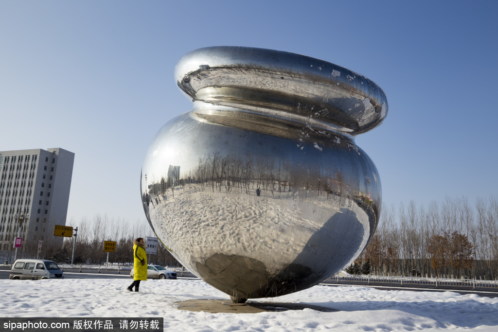 大きすぎて誰も回せない！重さ5トンの巨大コマ　吉林省