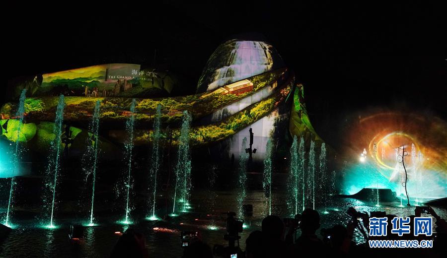 香港オーシャンパークの「ガラ?オブ?ライツ」公演がスタート