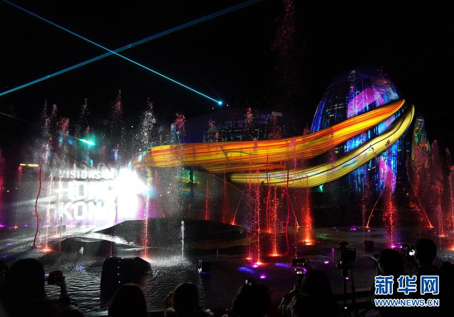 香港オーシャンパークの「ガラ?オブ?ライツ」公演がスタート