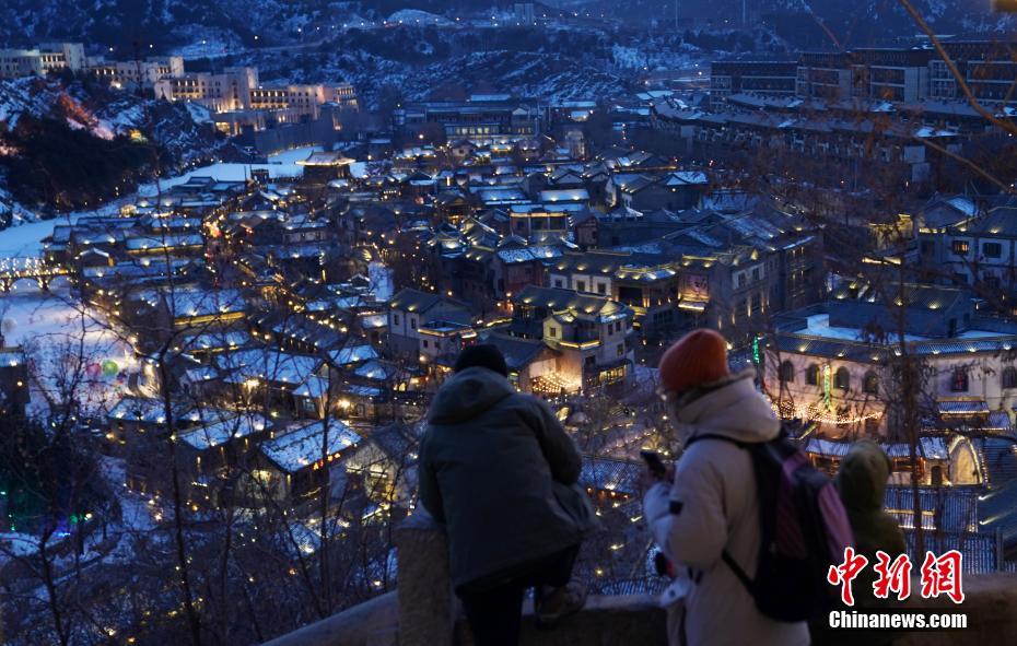 長(zhǎng)城のふもとで廟會(huì)　北京