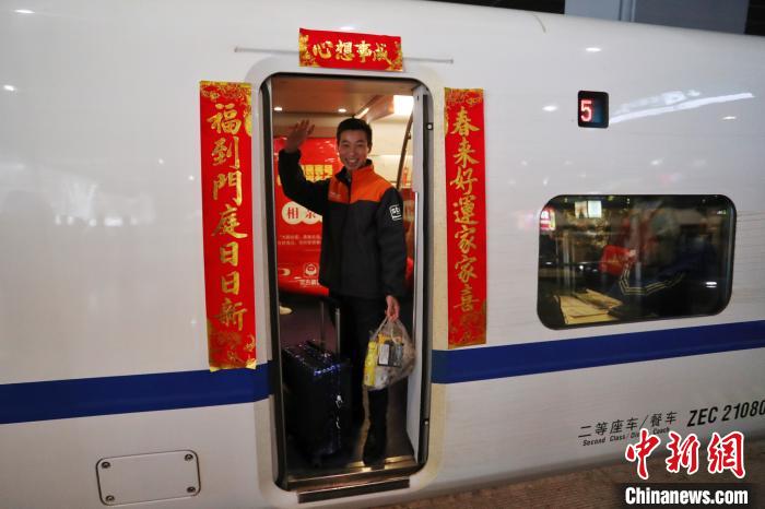 帰省はタダで！「宅配便配達(dá)員帰省専用列車」が上海から出発