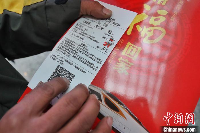 帰省はタダで！「宅配便配達員帰省専用列車」が上海から出発