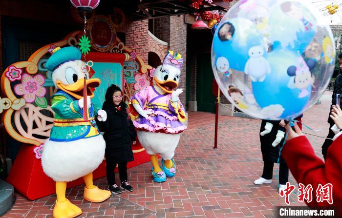中國の年越し雰囲気満點の上海ディズニー