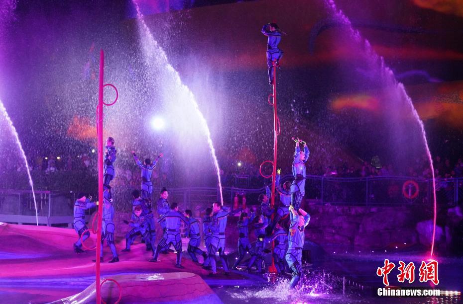 香港オーシャンパークで新しいショー「GALA OF LIGHTS」がスタート