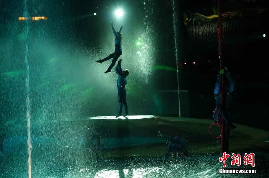 香港オーシャンパークで新しいショー「GALA OF LIGHTS」がスタート