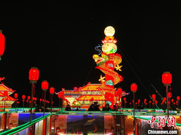伝説上の戦陣を模したイルミネーション「九曲黃河燈陣」　青海省