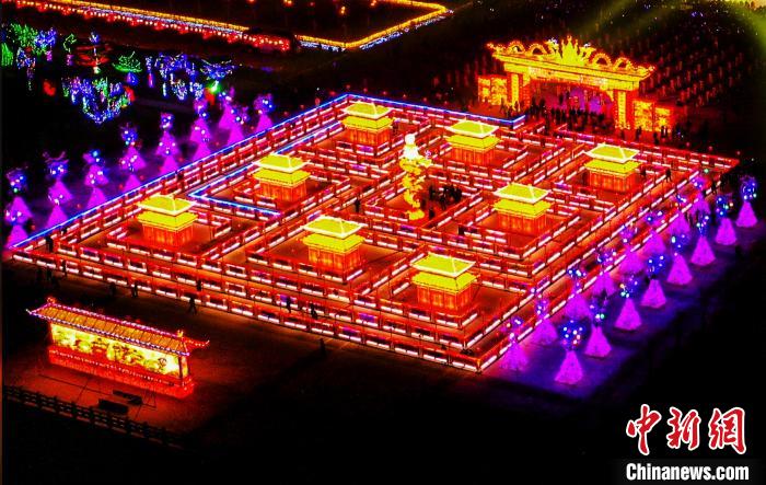 上空から見た「九曲黃河燈陣」（畫像提供?青海新視界文化伝播有限公司）。