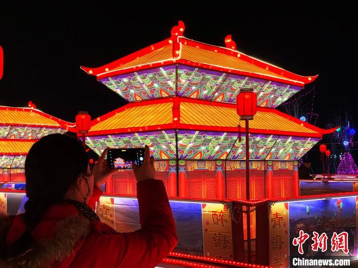 伝説上の戦陣を模したイルミネーション「九曲黃河燈陣」　青海省