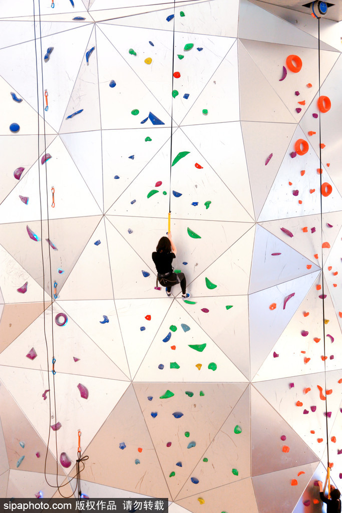 「世界で最も高い室內クライミングウォール」が人気　上海