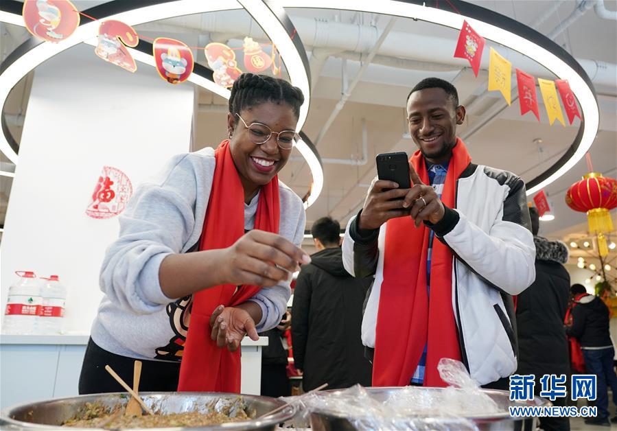 北京の外國人留學生が春節(jié)ムードを體験