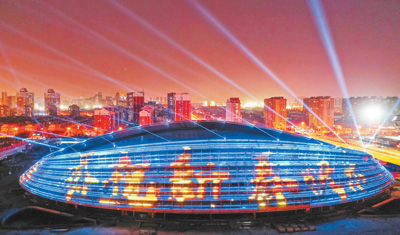 國家スピードスケート館「氷の帯」で光のショー