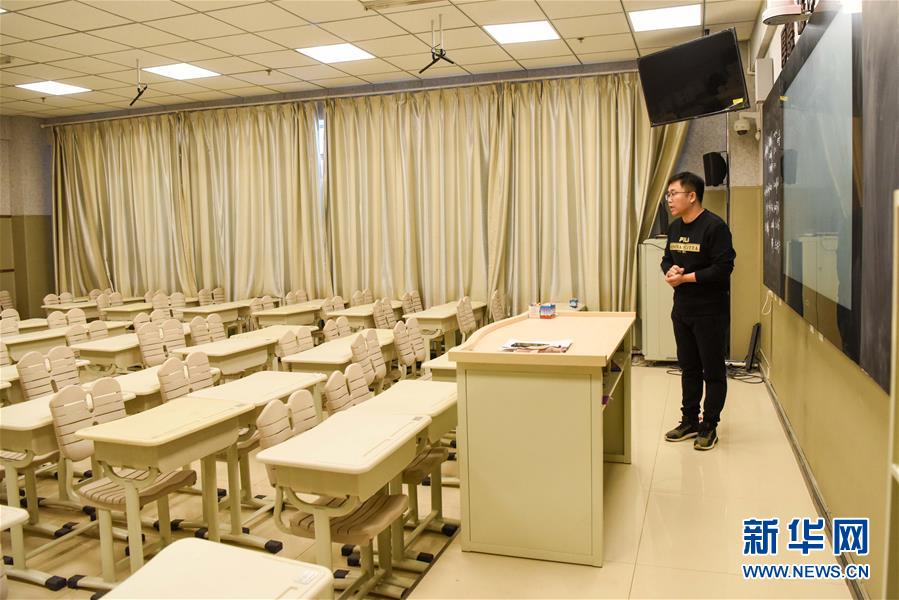 インターネット活用し、休校しても勉強(qiáng)続ける學(xué)生たち　新彊