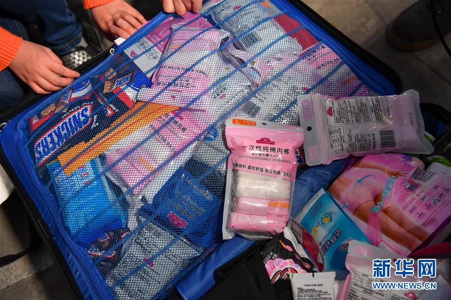 トランクの約半分は使い捨て紙ショーツ！湖北に向かった広東の女醫(yī)が持參したもの