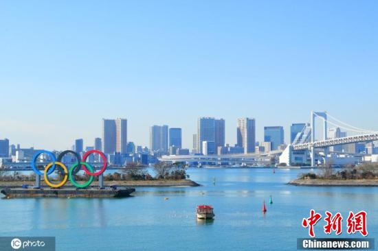 東京五輪を控え、日本のお臺(tái)場海浜公園に巨大な五輪登場