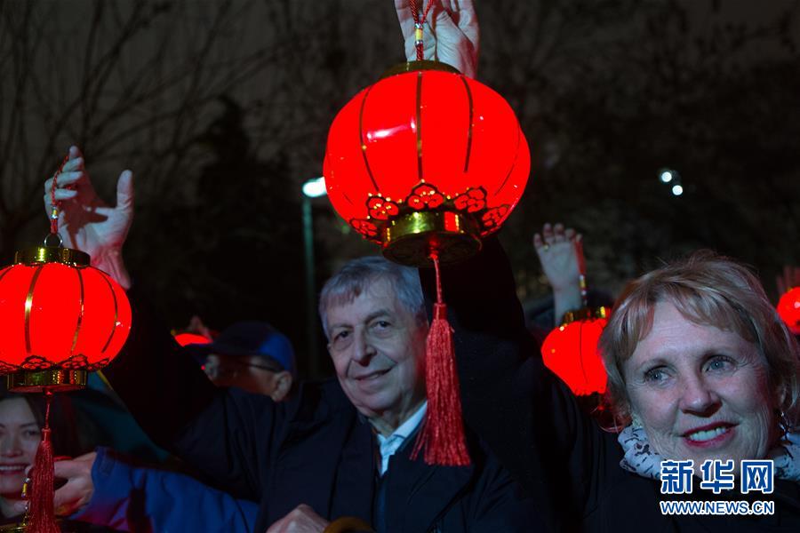 ギリシャ各界から中國の新型肺炎との闘いにエール