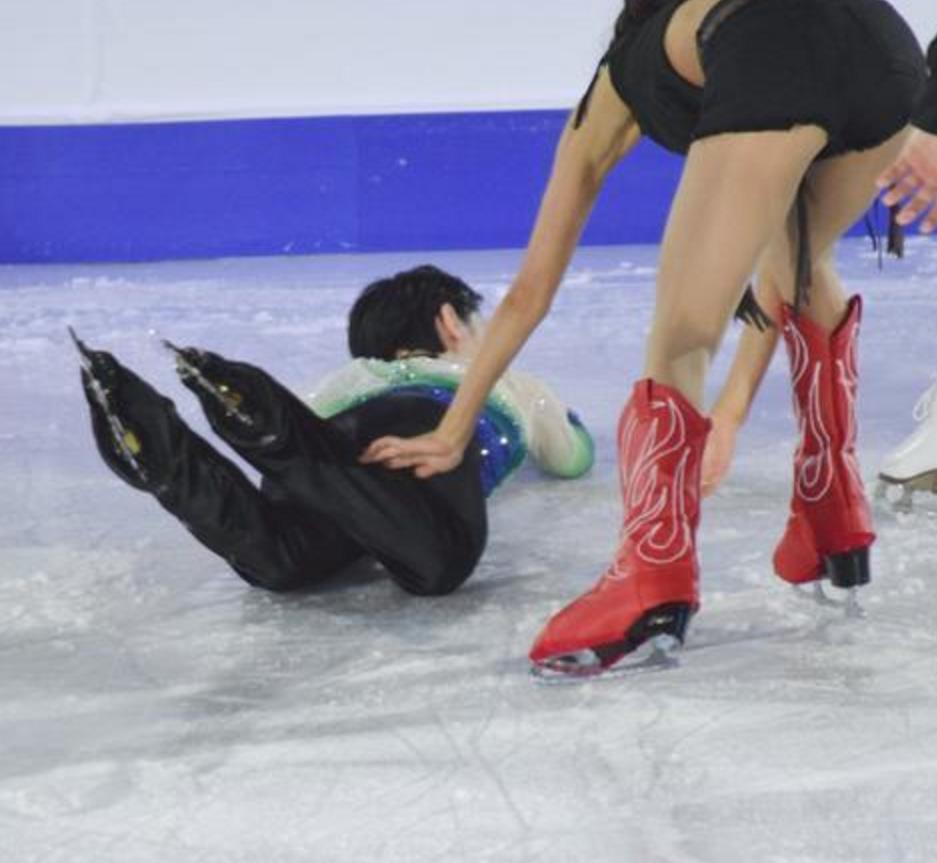 転んだ羽生結(jié)弦選手の足バタバタに萌え！中國ネットで話題に