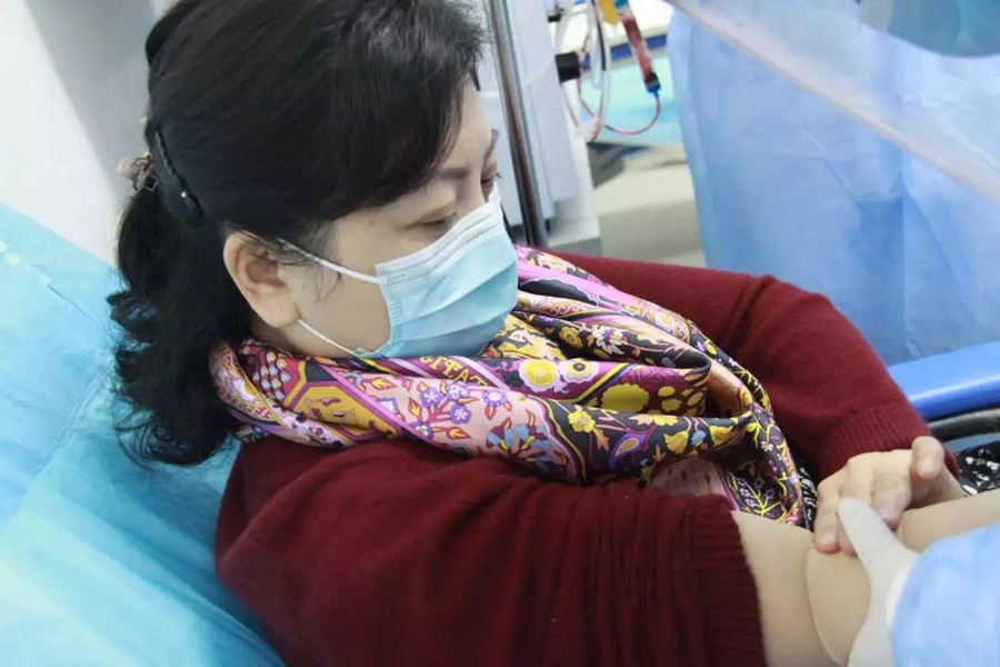 夫は治療、妻は血漿成分獻(xiàn)血で共に新型コロナウイルスに立ち向かう夫婦　