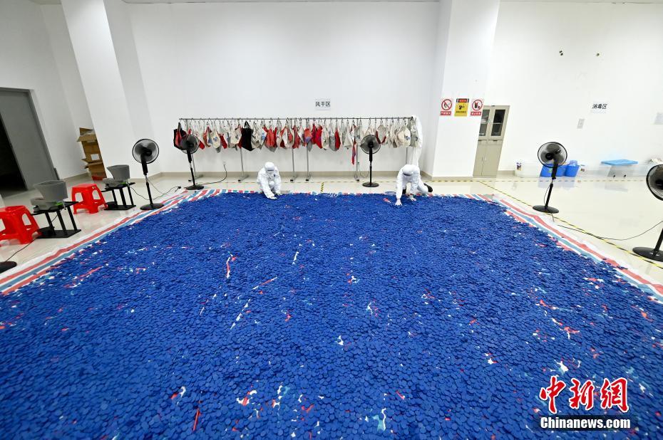 地下鉄の片道乗車用トークン130萬(wàn)枚を「消毒液浴」　広西?南寧 