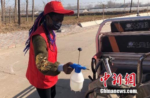 ボランティアチームで活動(dòng)する「外國(guó)人妻」　河北省石家荘