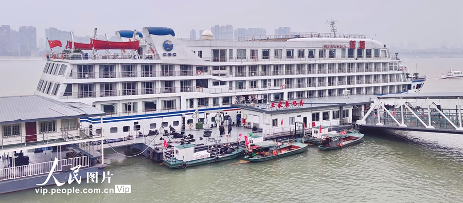 長江三峽下りのフェリー7隻が武漢へ、醫(yī)療チームの宿舎として利用