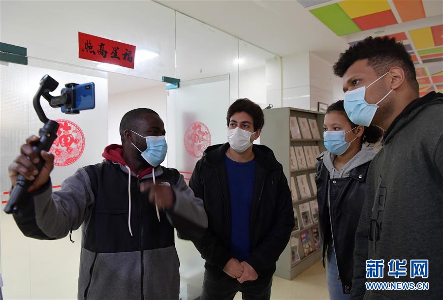 「中國で元気にやってます！」ナイジェリア人留學(xué)生が動畫撮影　江西省