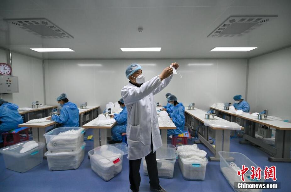 30代の男性がたった11日でマスク工場を建設(shè)