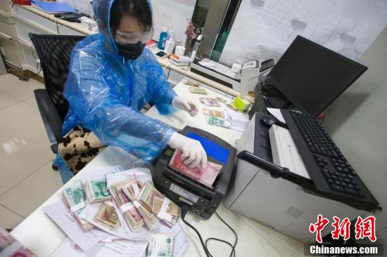 銀行が現(xiàn)金を消毒、安全な使用を保障　山西省