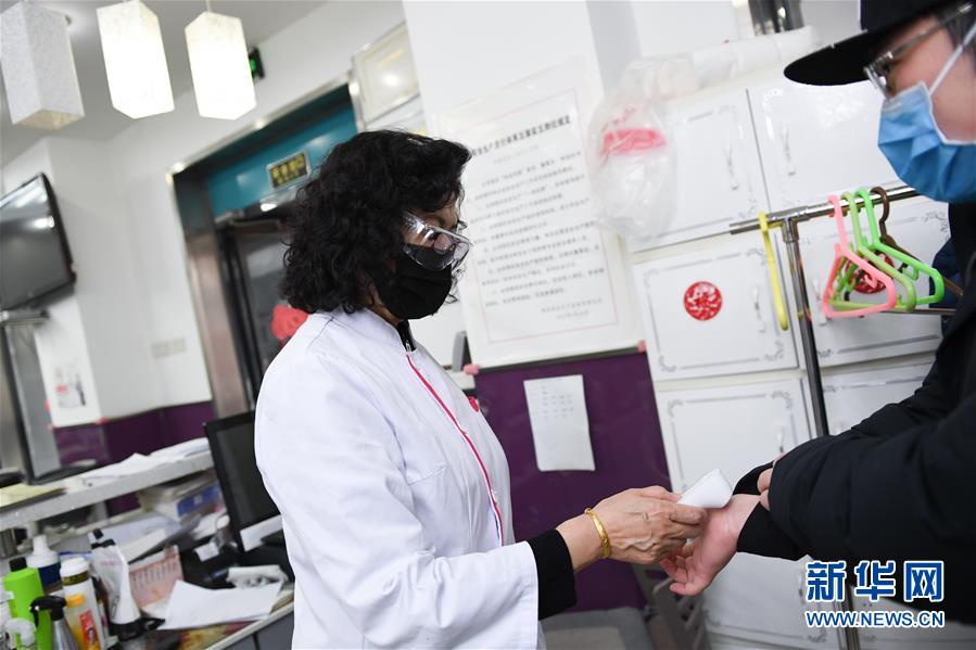 北京市內(nèi)の理髪店、予約制を?qū)g施