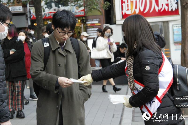 在日中國(guó)企業(yè)協(xié)會(huì)と在日黒竜江省同郷會(huì)が東京でマスクを無(wú)料配布