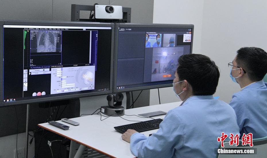 四川大學(xué)華西病院が5Gを活用して新型肺炎患者のCTスキャンを遠(yuǎn)隔操作