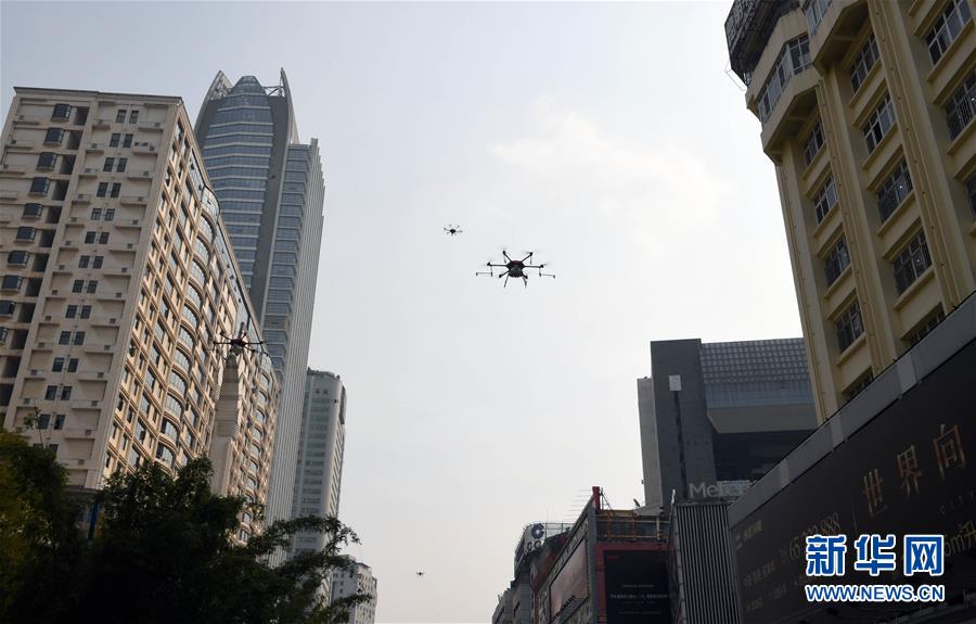 ボランティアチームがドローンで消毒液散布　雲(yún)南省昆明市