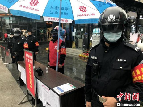 畫期的技術(shù)のヘルメット、2分で100人の検溫を?qū)g現(xiàn)