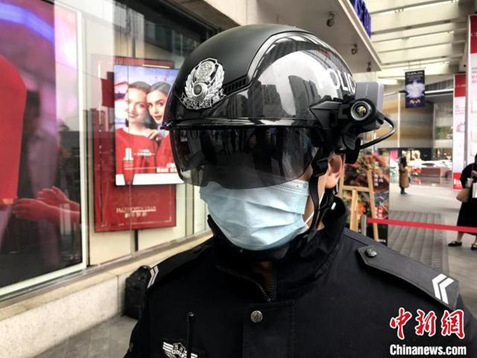 畫期的技術(shù)のヘルメット、2分で100人の検溫を?qū)g現(xiàn)