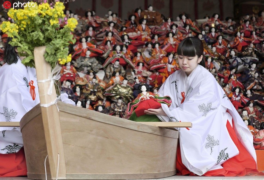 日本の和歌山県で女の子の健やかな成長(zhǎng)願(yuàn)い「ひな流し」