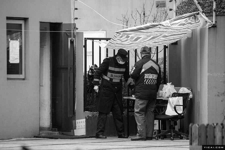 戦「疫」の最前線を駆け回る人々　上海?大學(xué)路周辺