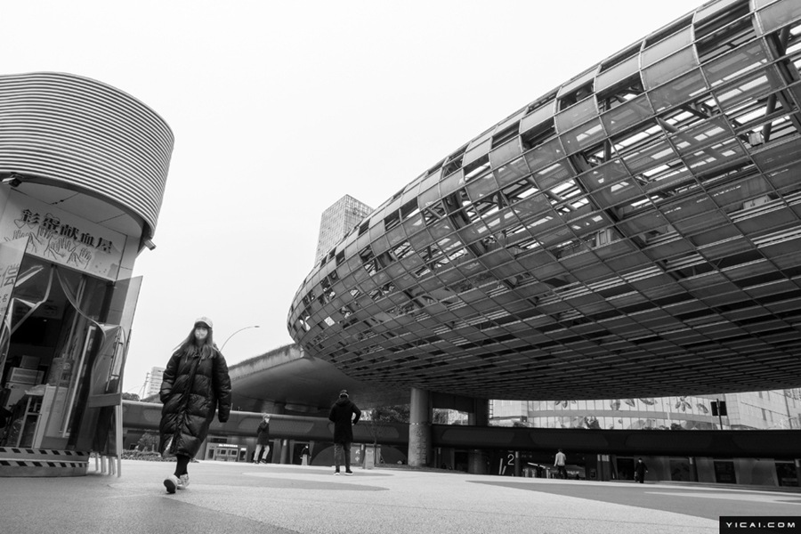 戦「疫」の最前線を駆け回る人々　上海?大學(xué)路周辺