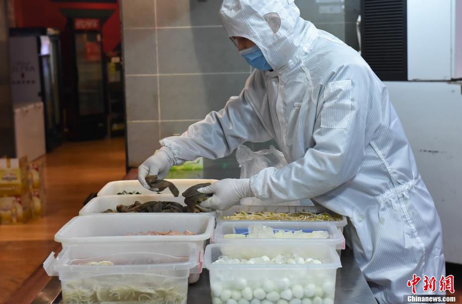 重慶の火鍋店が湖北を支援する醫(yī)療従事者と家族に火鍋セットをプレゼント