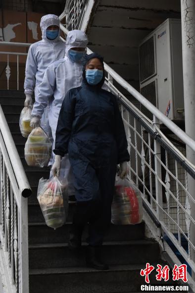 重慶の火鍋店が湖北を支援する醫(yī)療従事者と家族に火鍋セットをプレゼント