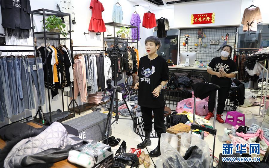 店長がパーソナリティに転身？衣類卸売市場がライブ配信スタイル導(dǎo)入へ　遼寧省