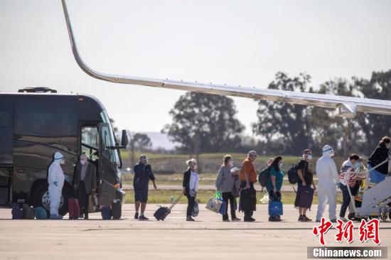 クルーズ船「グランド?プリンセス號(hào)」の乗客が下船し、オークランドを出発