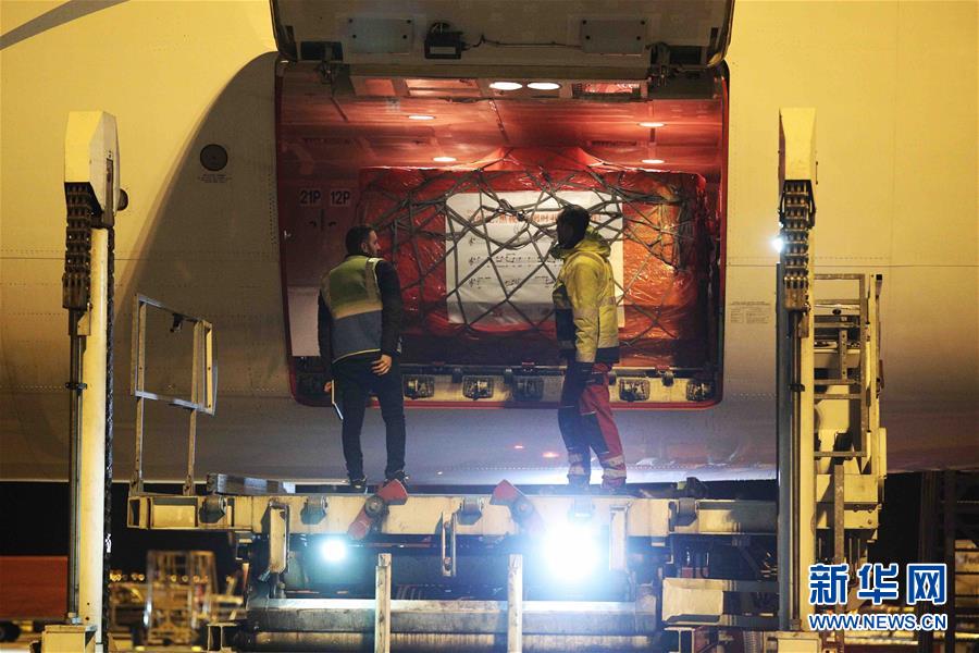 中國からの醫(yī)療物資運(yùn)ぶ飛行機(jī)がベルギーに到著