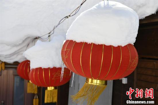 「丸々と太った」雪のキノコ！　春の雪郷はまるで「無(wú)人の仙境」