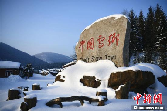 「丸々と太った」雪のキノコ！　春の雪郷はまるで「無人の仙境」