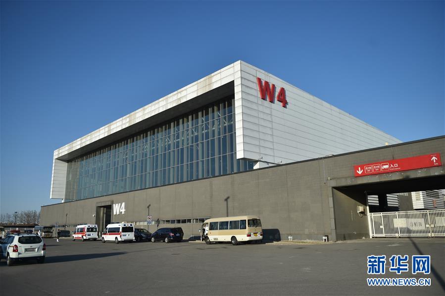 3月14日、入境者の受付?移動手配場所が設(shè)けられている北京新國展の外観（撮影?陳鐘昊）。