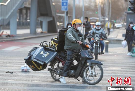 北京で強風(fēng)と黃砂舞う天気に
