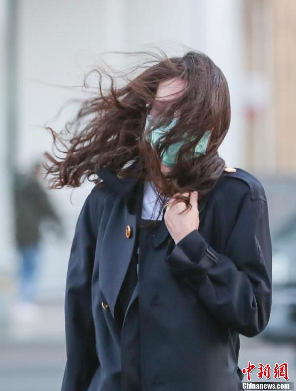 北京で強(qiáng)風(fēng)と黃砂舞う天気に