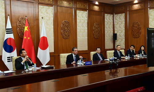 中日韓が新型肺炎で特別外相テレビ會(huì)議を開(kāi)催